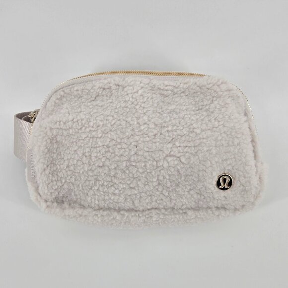 lululemon everywhere belt bag white fleece Alpha Phi Lululemon Everywhere Belt Bag White